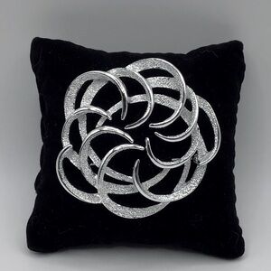 Vintage Sarah Coventry 3” Silver-Tone Brooch 🌙✨